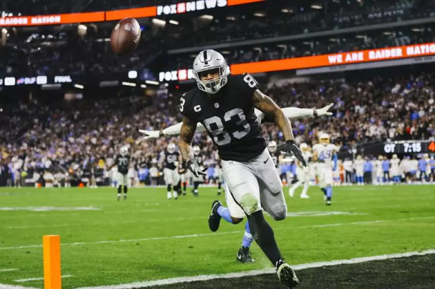 Las Vegas Raiders owner addresses Darren Waller trade rumors 