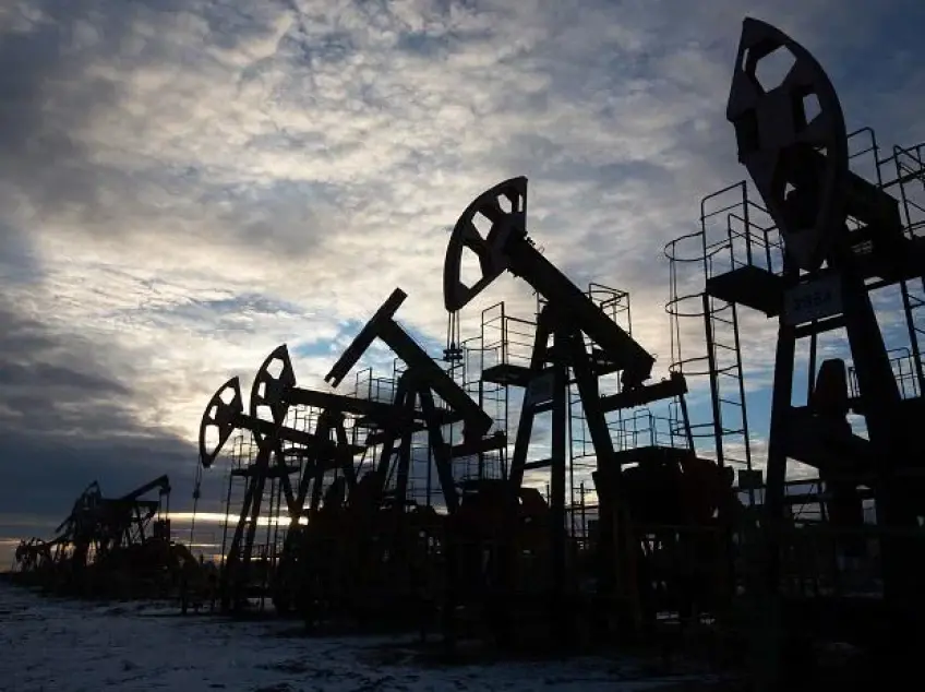Oil nosedives over 4.0 per cent amid economic jitters